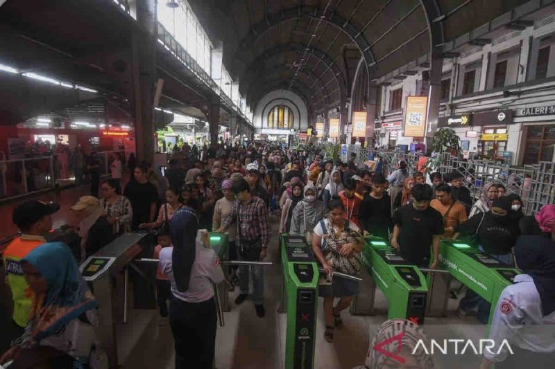 KAI Commuter angkut 2,5 juta penumpang selama libur panjang
