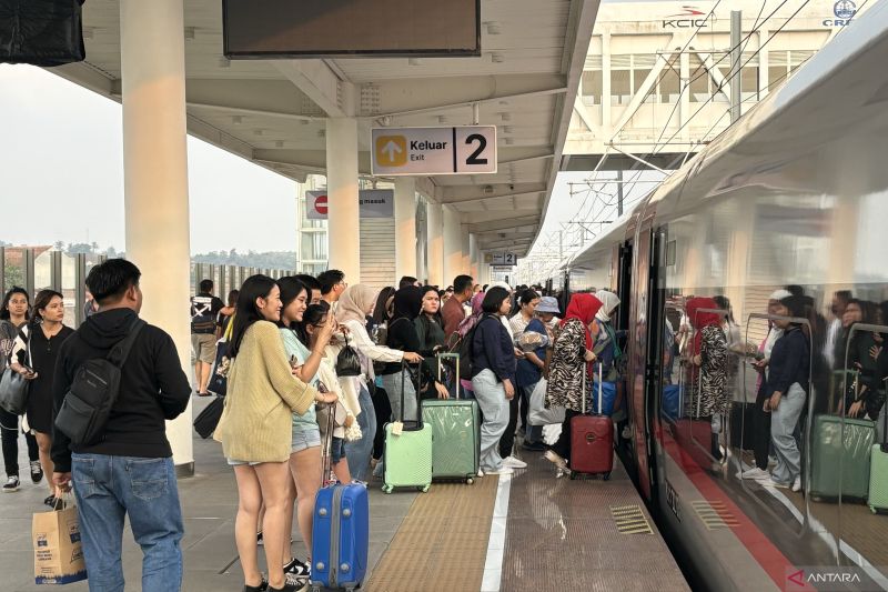 KCIC berangkatkan 78.000 penumpang Whoosh saat periode libur panjang