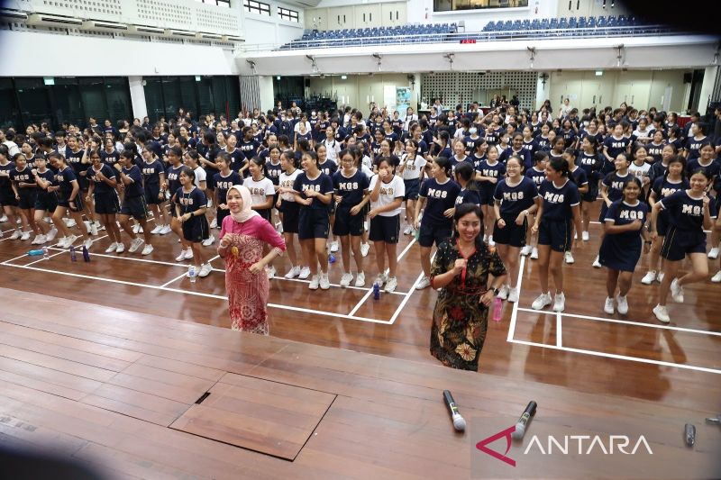 KBRI Singapura diplomasi budaya ke siswa SMP lewat tari Maumere