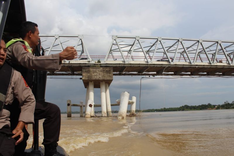 Polairud Jambi periksa kru kapal penabrak tiang Jembatan Aurduri