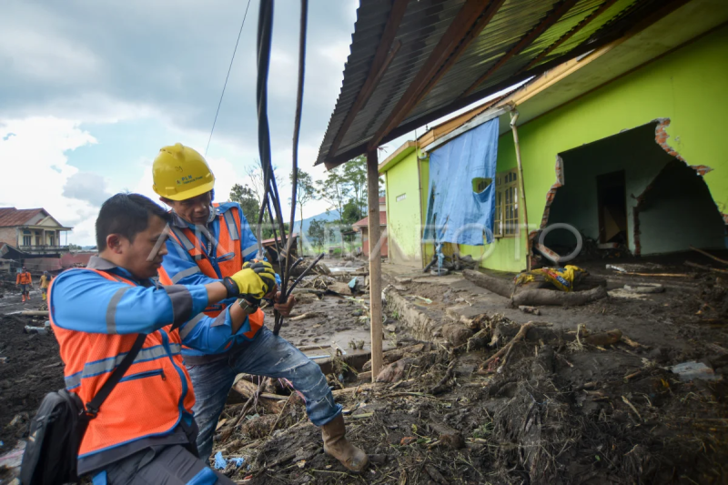 Pemulihan listrik pascabanjir bandang di Agam