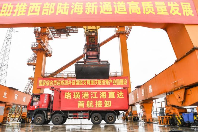 Kapal kelas 10.000 ton di Sungai Yangtze tiba di Luohuang Jiangjin