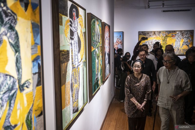 Tinjau pameran Melik Nggendong Lali, Megawati: Dalam seni, ada politik