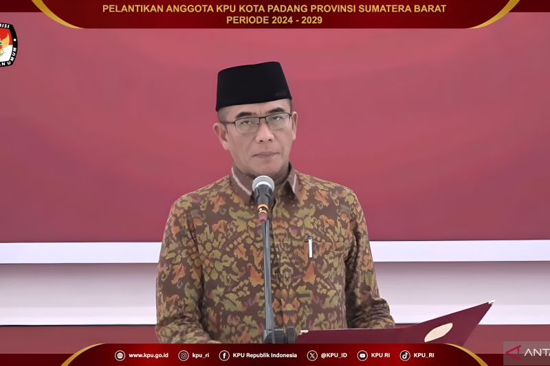 Ketua KPU RI lantik 5 anggota KPU Kota Padang