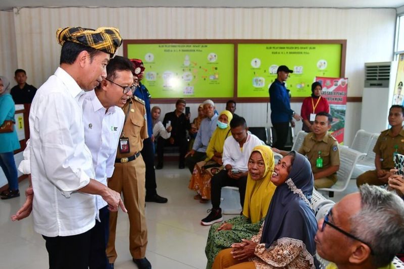 setpres-beri-bantuan-korban-luka-saat-kunjungan-jokowi-di-sulawesi