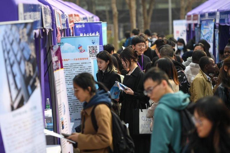 China akan pekerjakan lulusan perguruan tinggi di berbagai sektor