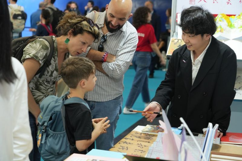 Buku-buku China curi perhatian dunia dalam pameran buku di Italia