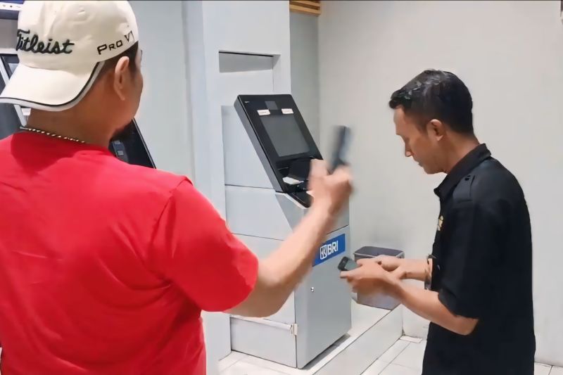 Polisi tangkap pelaku ganjal ATM di Klender