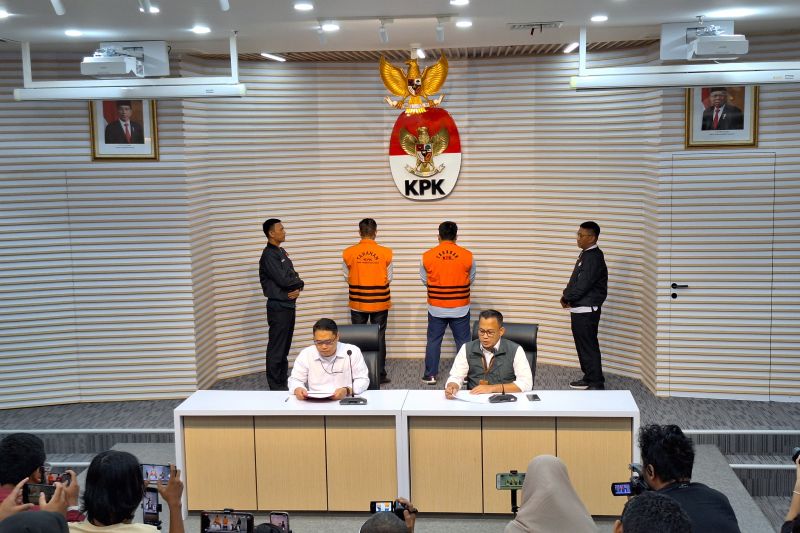 KPK tahan 2 tersangka baru kasus korupsi di PT Amarta Karya