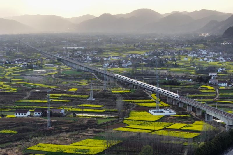 Perjalanan penumpang kereta China naik 22,9 persen pada Januari-April