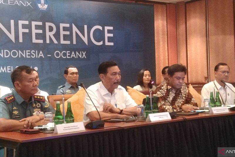 Luhut beri masukan Presiden Terpilih Prabowo Subianto beli kapal riset