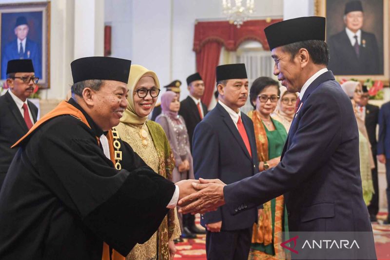 Presiden Joko Widodo lantik Wakil Ketua Mahkamah Agung Non-Yudisial
