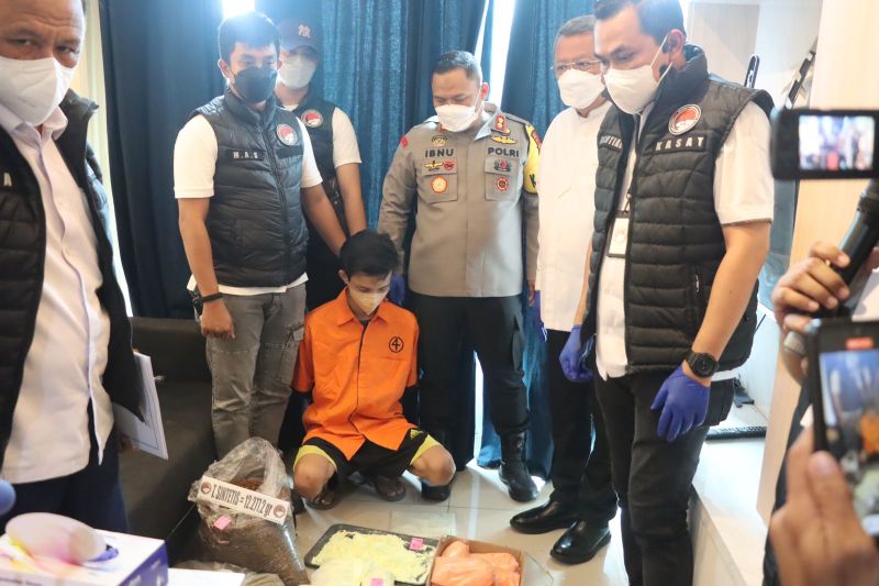 Polisi tangkap tiga pelaku pengedar dan produsen narkoba di Tangsel