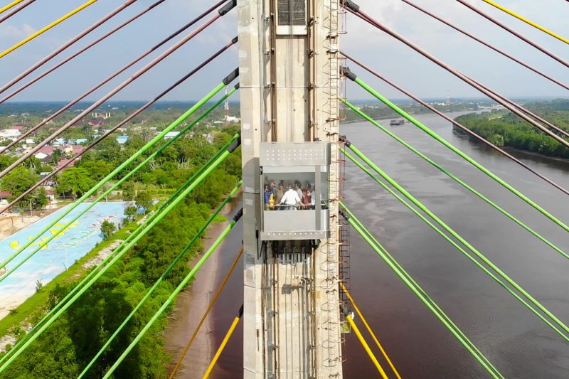 Jembatan TASL Siak raih rekor MURI dengan "lift" luar ruangan pertama