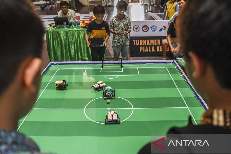 turnamen-robotik-indonesia-2024-inovasi-berkelanjutan-dibidang-robotika-menuju-indonesia-emas-2045