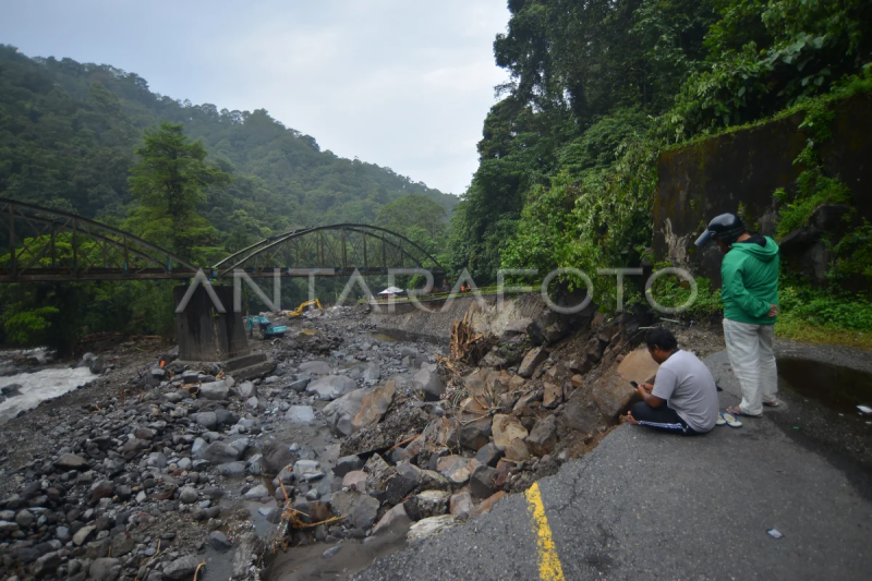 Penanganan jalan nasional putus di Lembah Anai