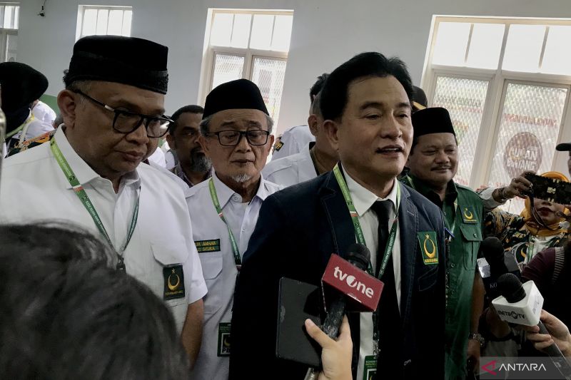 yusril-mundur-ketum-partai-bulan-bintang-digantikan-fahri-bachmid