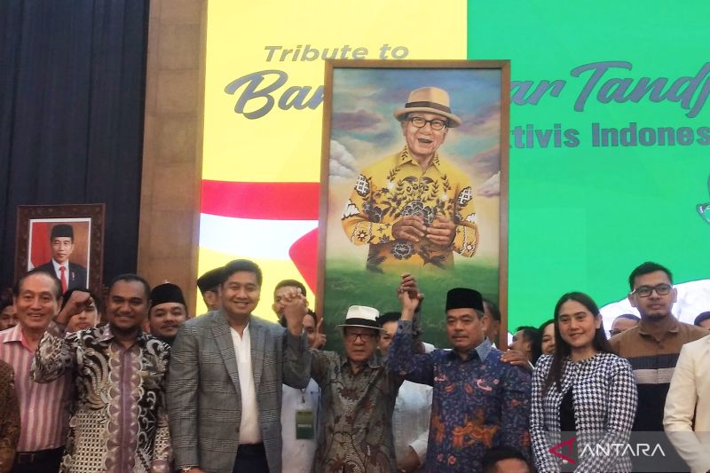 Akbar Tanjung dianugerahi penghargaan maestro aktivis nasional