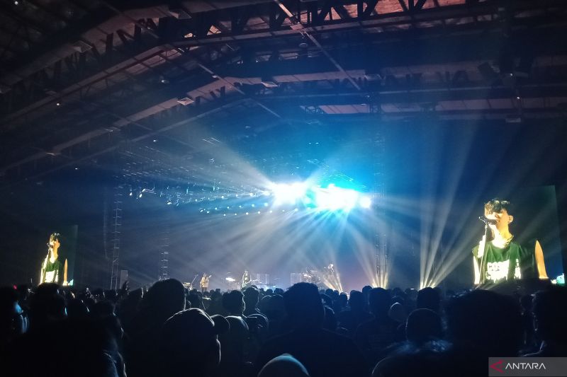RADWIMPS suguhkan "soundtrack" anime "Your Name" di konser Jakarta