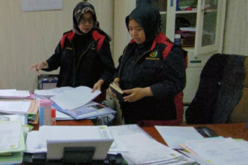 Kejati Jabar sita sejumlah dokumen saat geledah ruangan Sekda Karawang