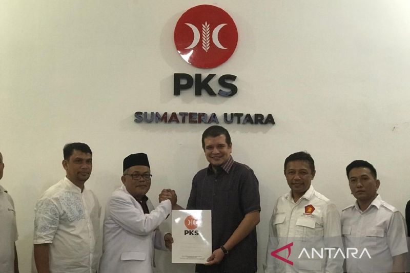 Bobby Nasution ambil formulir pendaftaran gubernur di PKS Sumut