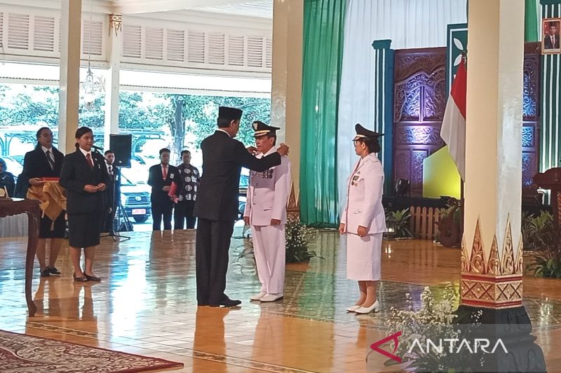 Sultan HB X melantik Pj Wali Kota Yogyakarta dan Pj Bupati Kulon Progo