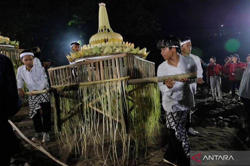 ragam-tradisi-umat-buddha-rayakan-waisak-di-indonesia