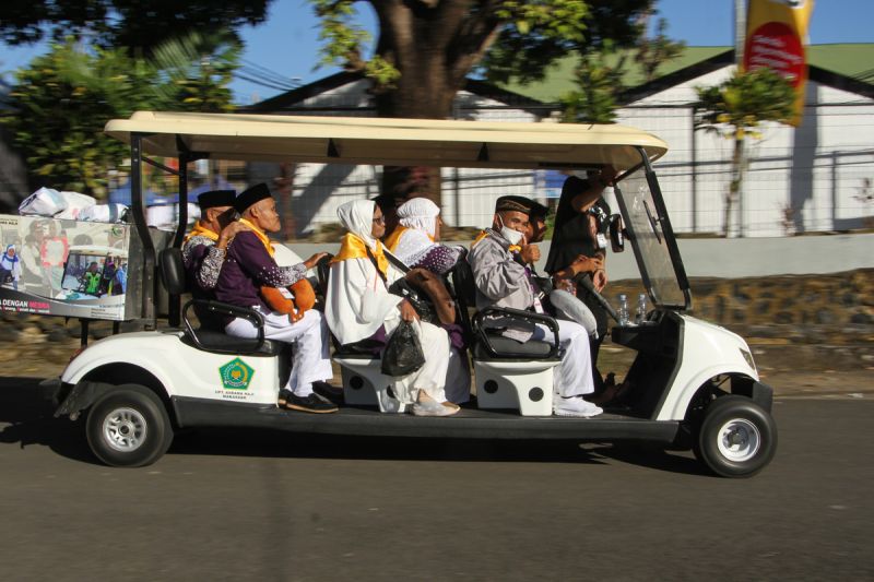 Kendaraan operasional golf car di Asrama Haji Makassar