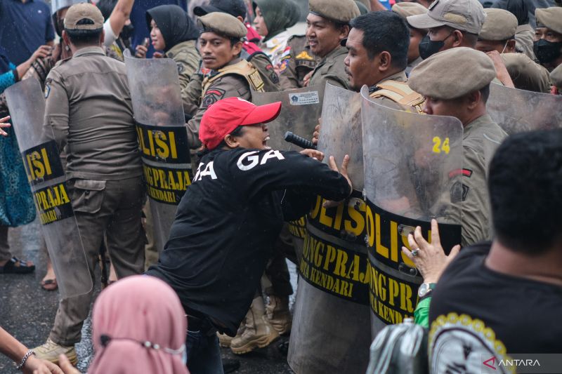 Pembongkaran lapak PKL di Kendari