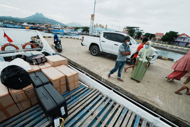 Pengembalian kopor calon jamaah haji dari kepulauan