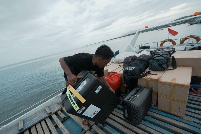 Pengembalian kopor calon jamaah haji dari kepulauan