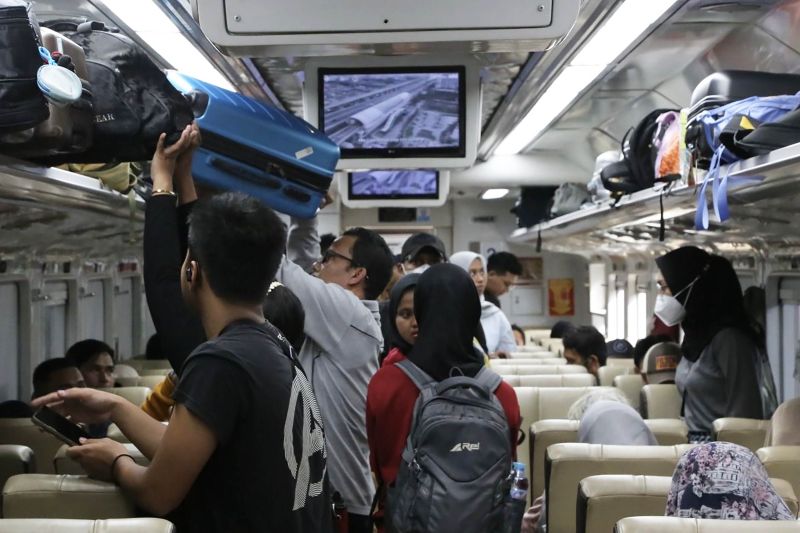 Volume penumpang di Stasiun Malang saat libur Waisak naik 37 persen