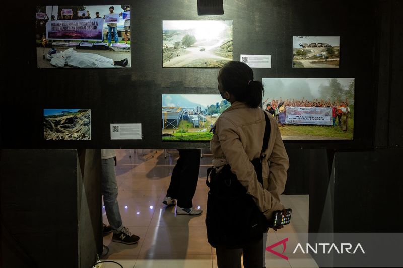 Pameran foto Hari Anti Tambang di Palu