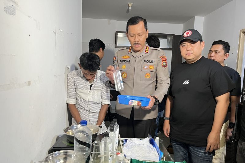 Polisi gerebek apartemen tempat produksi sabu cair di Batam