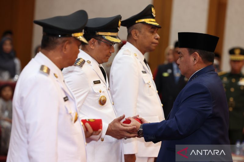 Pelantikan tiga penjabat Bupati di Sulawesi Tenggara