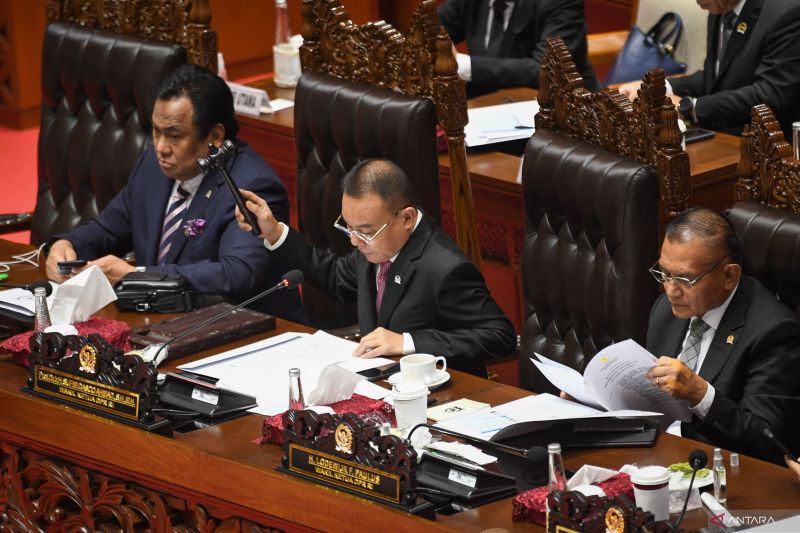 Wakil Ketua DPR pastikan pembahasan RUU TNI dan Polri tetap berlanjut
