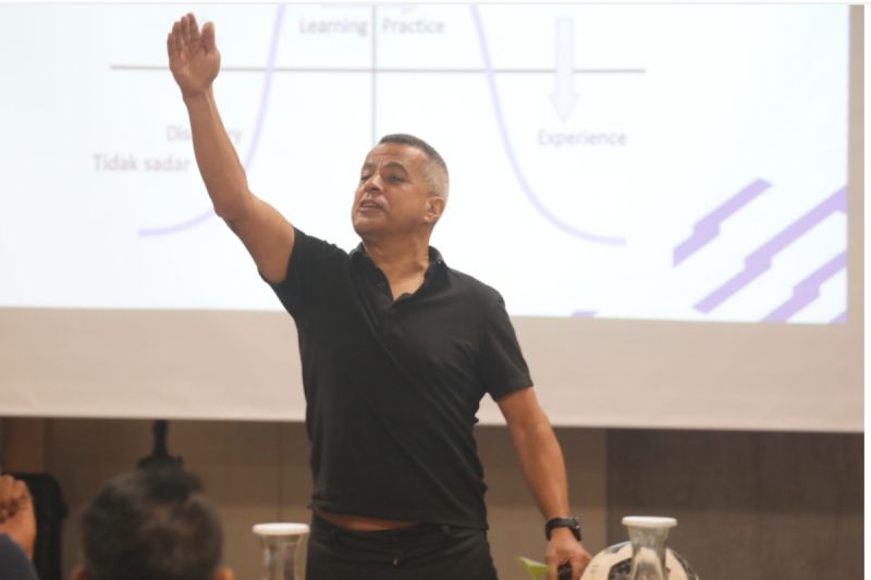 Instruktur Wasit AFC sebut Refer System bantu kinerja wasit Indonesia