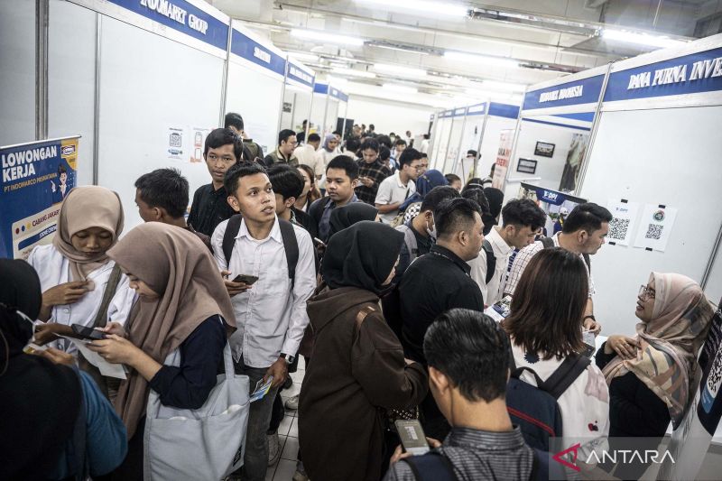 Pencari kerja padati bursa kerja di Jakarta yang sediakan 1.200 lowongan
