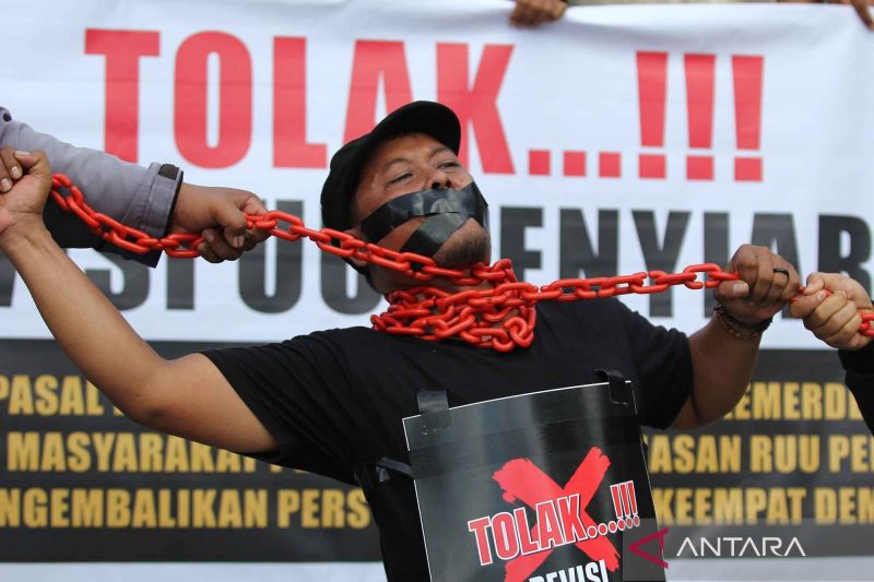 IJTI Surabaya unjuk rasa tolak Revisi UU Penyiaran