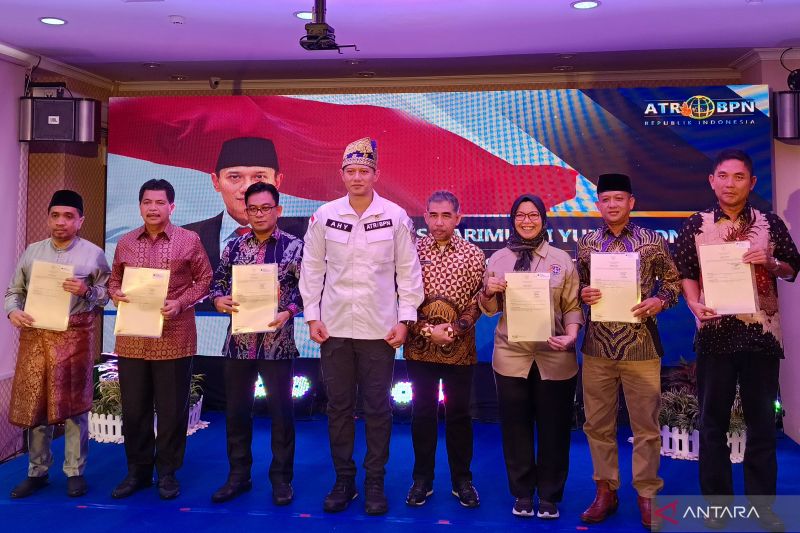 AHY bagikan sertifikat elektronik-tanah PTSL di Riau pacu digitalisasi
