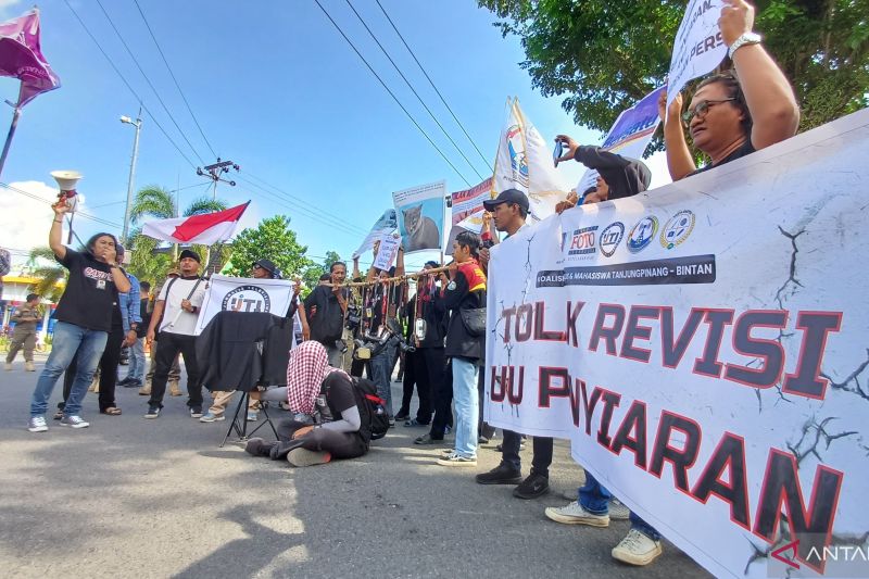 Jurnalis dan mahasiswa di Kepri gelar aksi damai tolak RUU Penyiaran