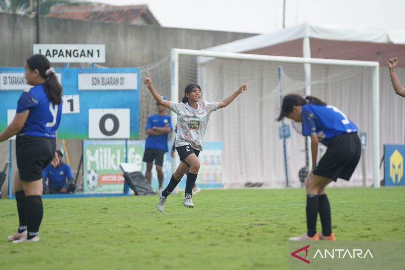 SDN Buaran 01 dan SDN Kunciran 4 B juarai Milklife Soccer Tangerang