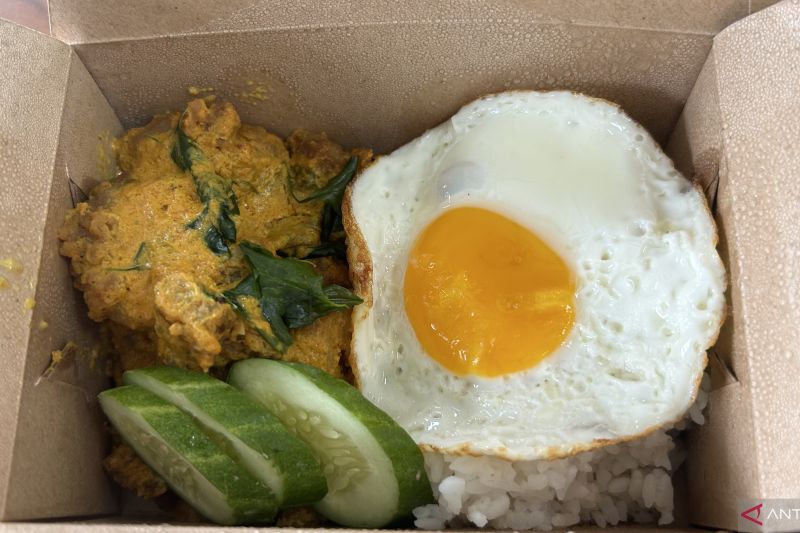 Mencicip rasa nasi ayam paniki dari Chef Juna