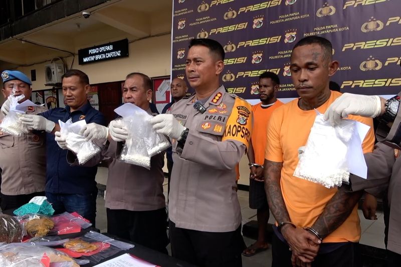 Polisi amankan seorang pengedar ribuan pil koplo di Jayapura