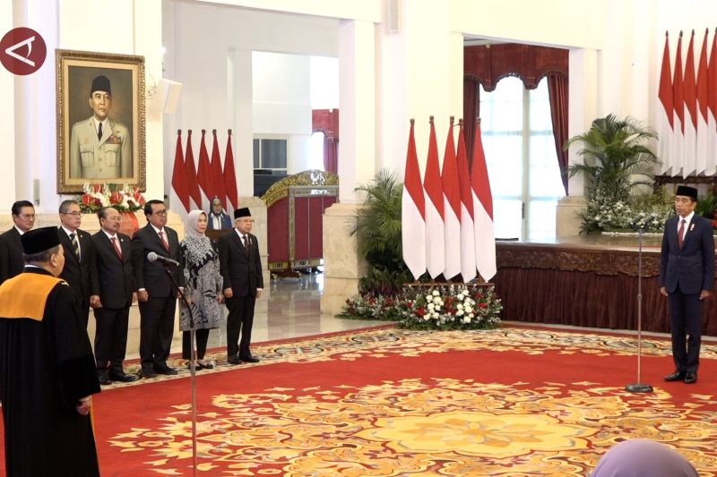 Jokowi saksikan pengucapan sumpah Suharto sebagai Wakil Ketua MA