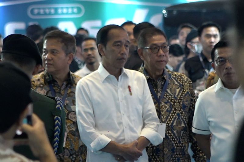 Jokowi harap ekosistem kendaraan listrik segera terbentuk