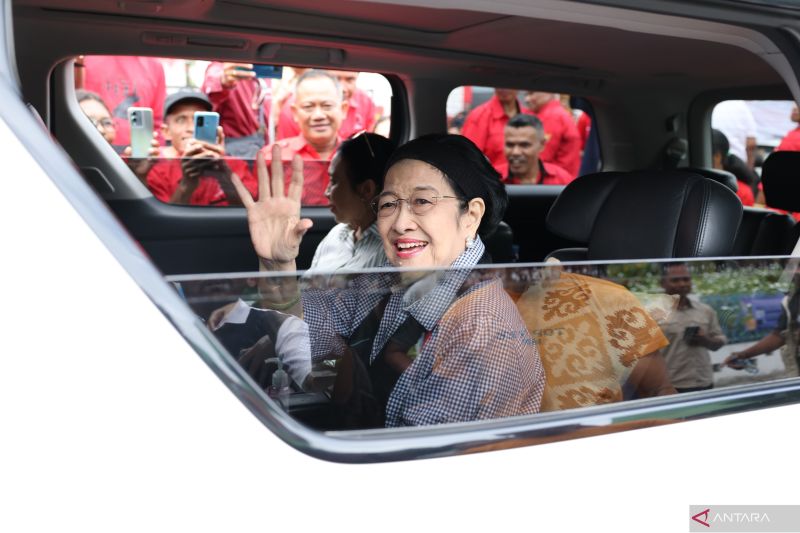 Megawati sapa kader dan masyarakat di Kantor PDIP Ende NTT