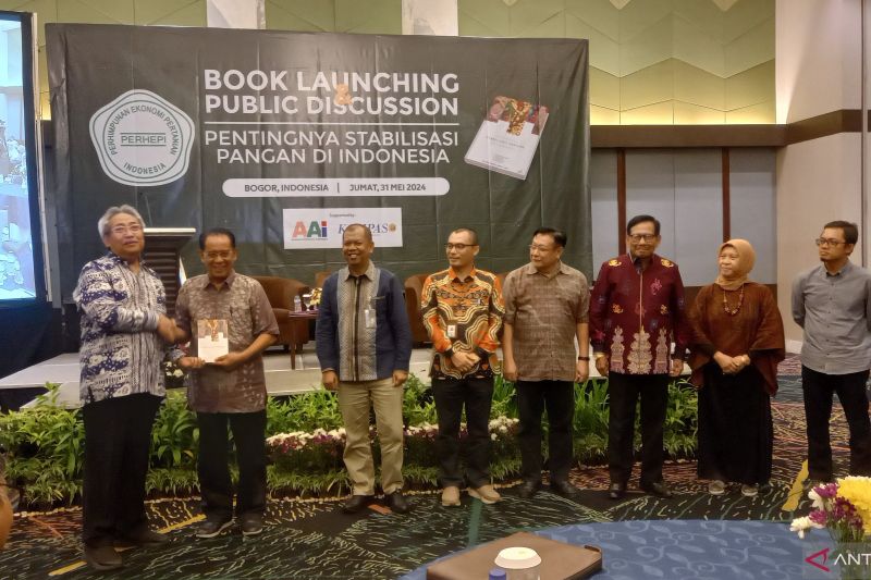 Dirut BULOG puji buku "Pentingnya Stabilisasi Pangan di Indonesia"