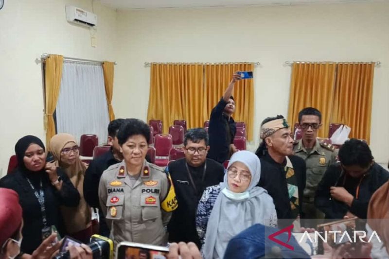 71 orang warga Cipaku Bogor diduga keracunan makanan