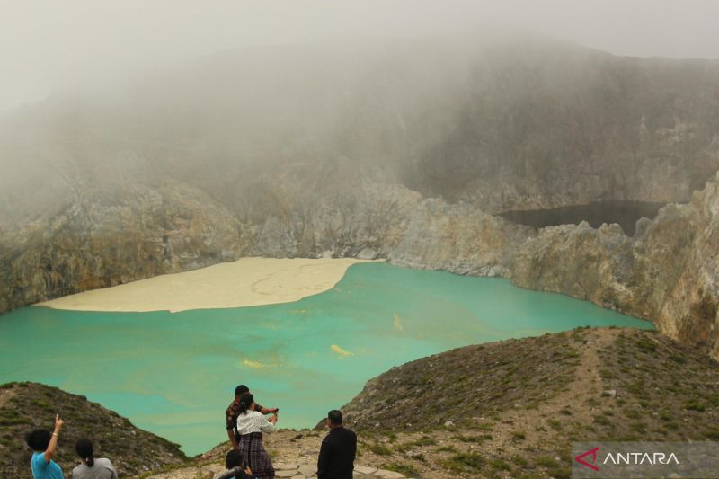 Kenaikan status Gunung Kelimutu